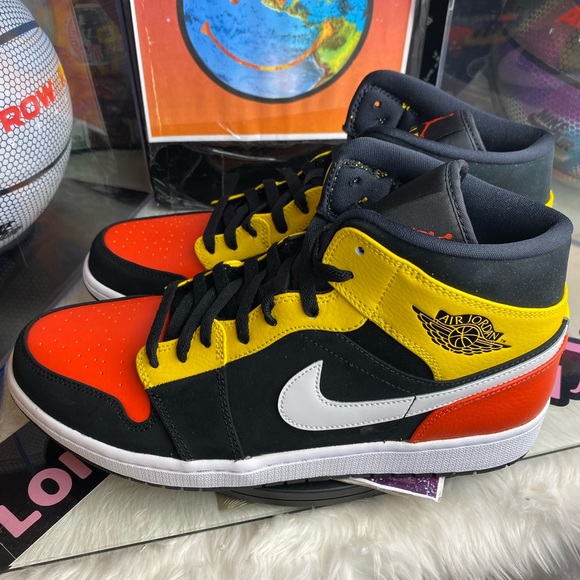 🆕 Air Jordan 1 Mid SE 'Amarillo' - Size: M 11/12 - Picture 3 of 10